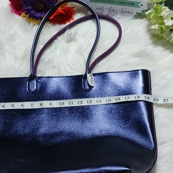NWT Bath & Body Works large blue tote,  with small glitter pouch that zips - Picture 7 of 8